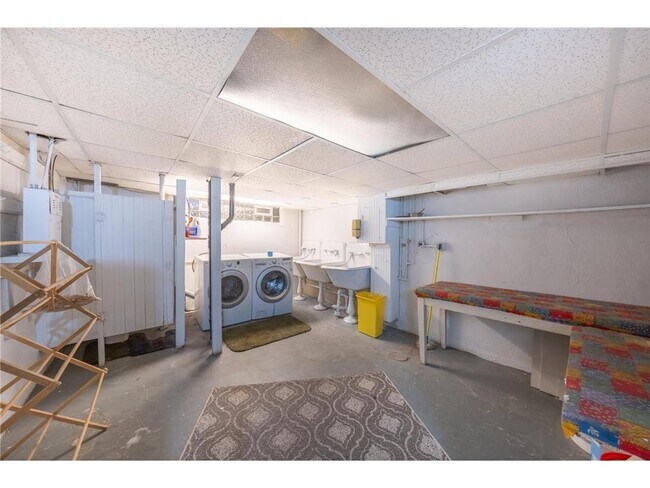 Building Photo - 1721 Humboldt Ave S