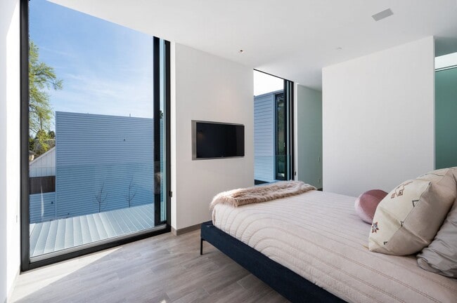 Building Photo - 214 Tucker St