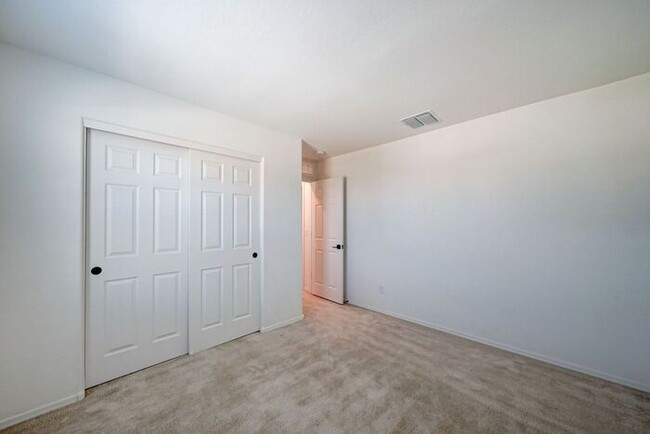 Building Photo - Beautiful Glendale 3 bedroom with a Loft