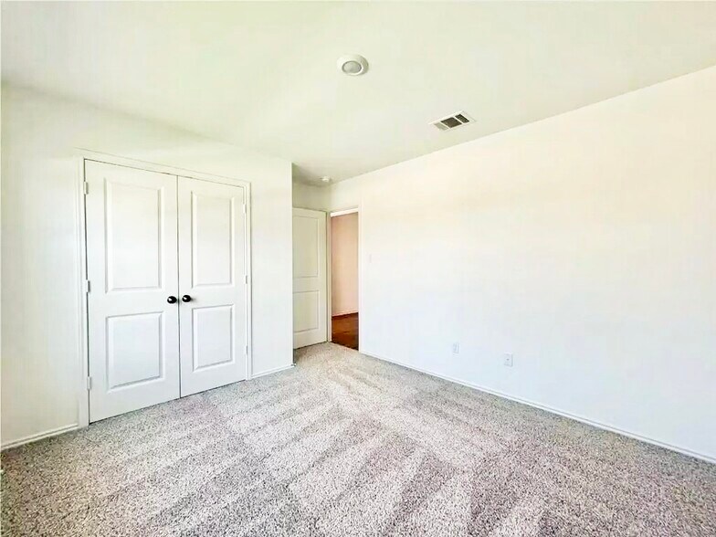Building Photo - 217 Coventry Dr