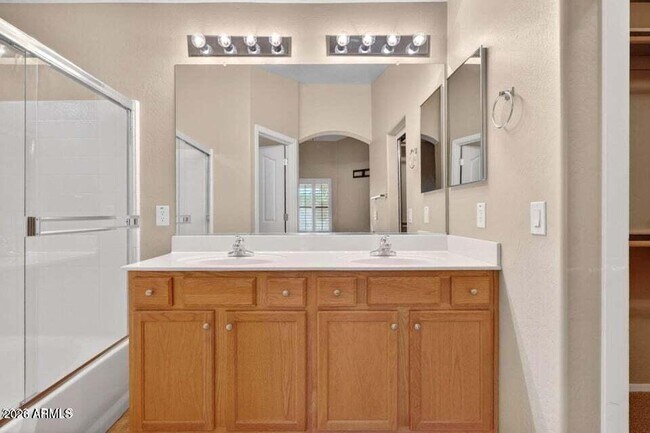 Building Photo - 42059 W Cheyenne Dr