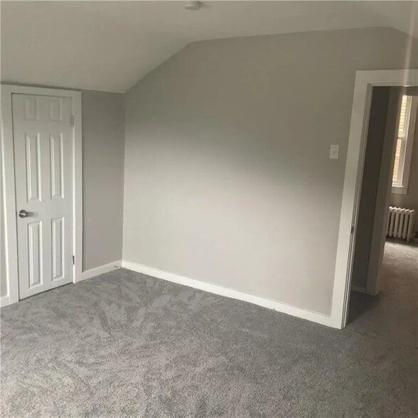 Building Photo - 1818 Plainview Ave