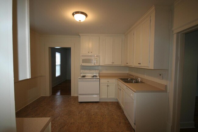 Building Photo - 1005 N Buchanan Blvd