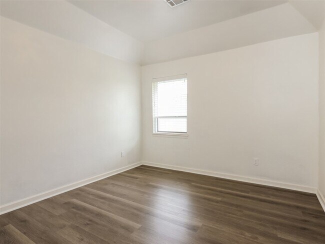Building Photo - 1501 Tahoe Ln