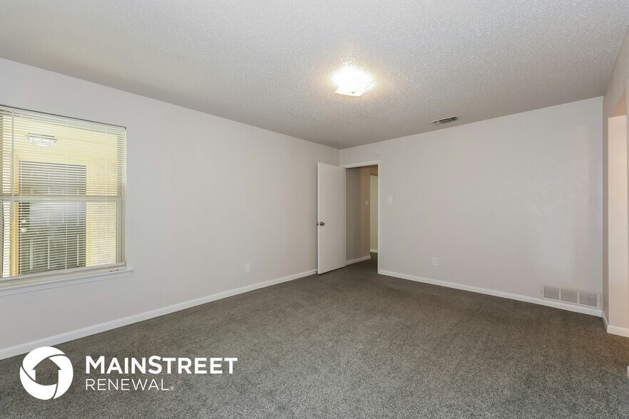 Building Photo - 1816 Christopher Dr