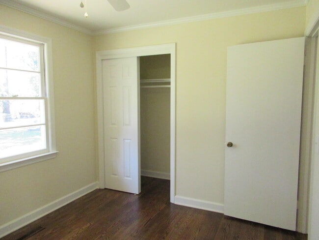 Building Photo - 38 Thelma St