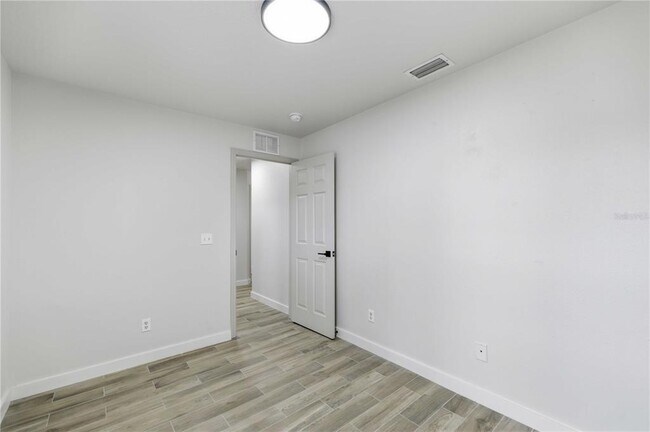 Building Photo - 712 NE 26th St