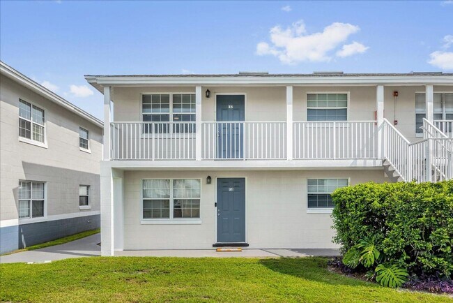 Building Photo - 2 Bed/1.5 Baths, 2nd Floor Condo at Palms of Mt. Dora AVAILABLE NOW!