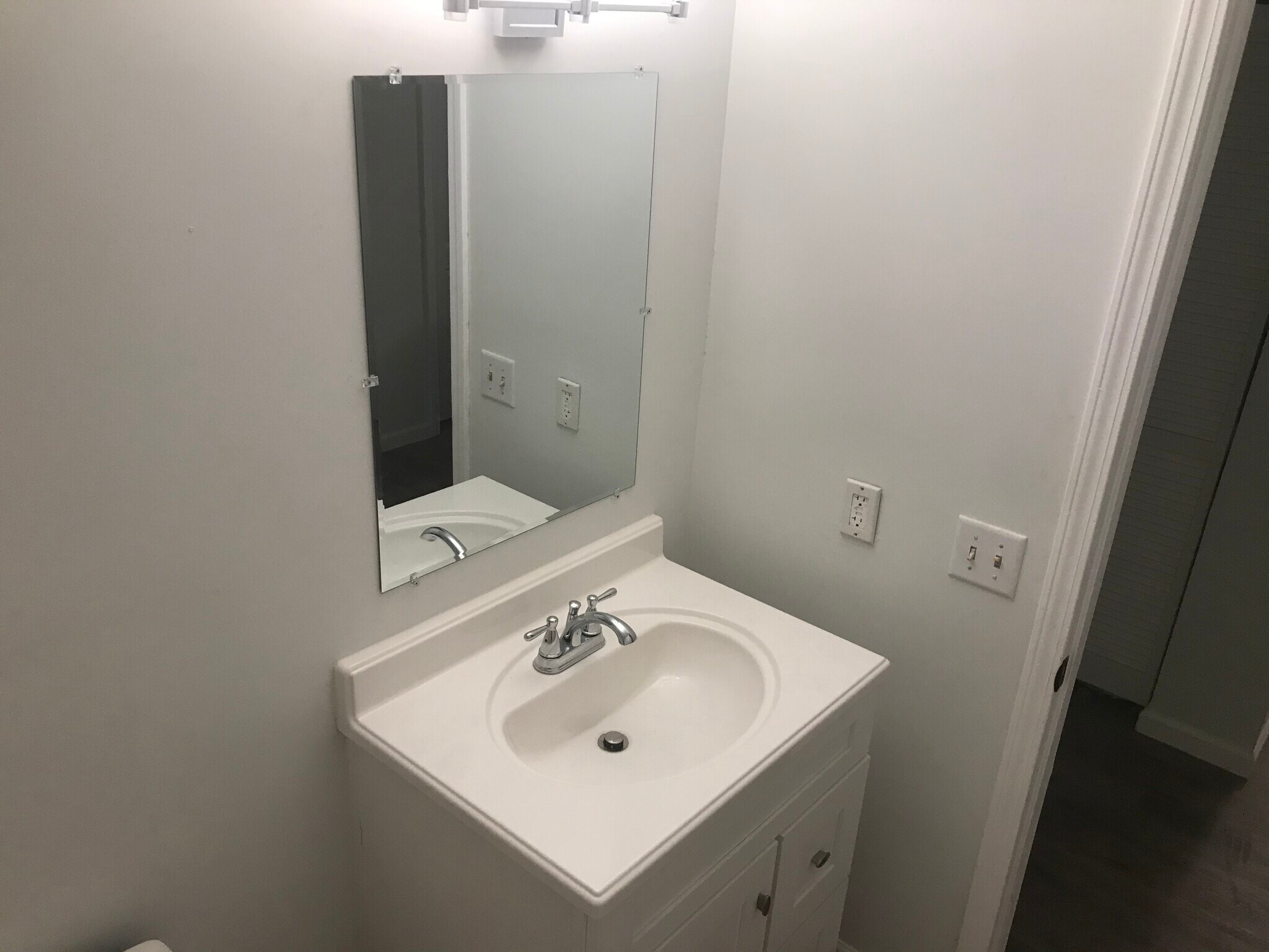 Building Photo - 1014 Kurze Ave