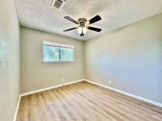 Building Photo - 12310 Willow Wild Dr