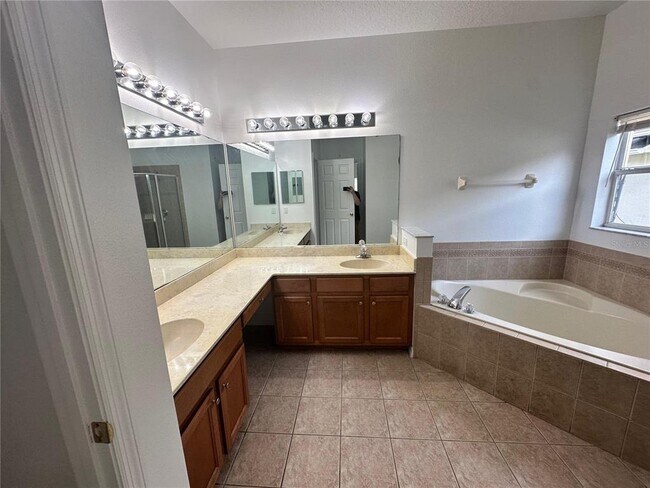 Building Photo - 2723 Star Grass Cir