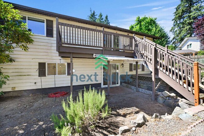 Building Photo - "Spacious 4-Bedroom Haven with 2.5 Baths in Everett – 2,424 Sq Ft of Comfort!"
