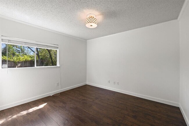 Building Photo - 2808 Firecrest Dr