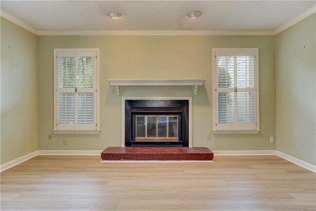 Building Photo - 60 Heartwood Dr NE