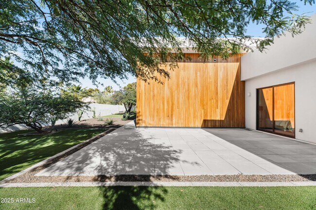 Building Photo - 5156 N 45th Pl