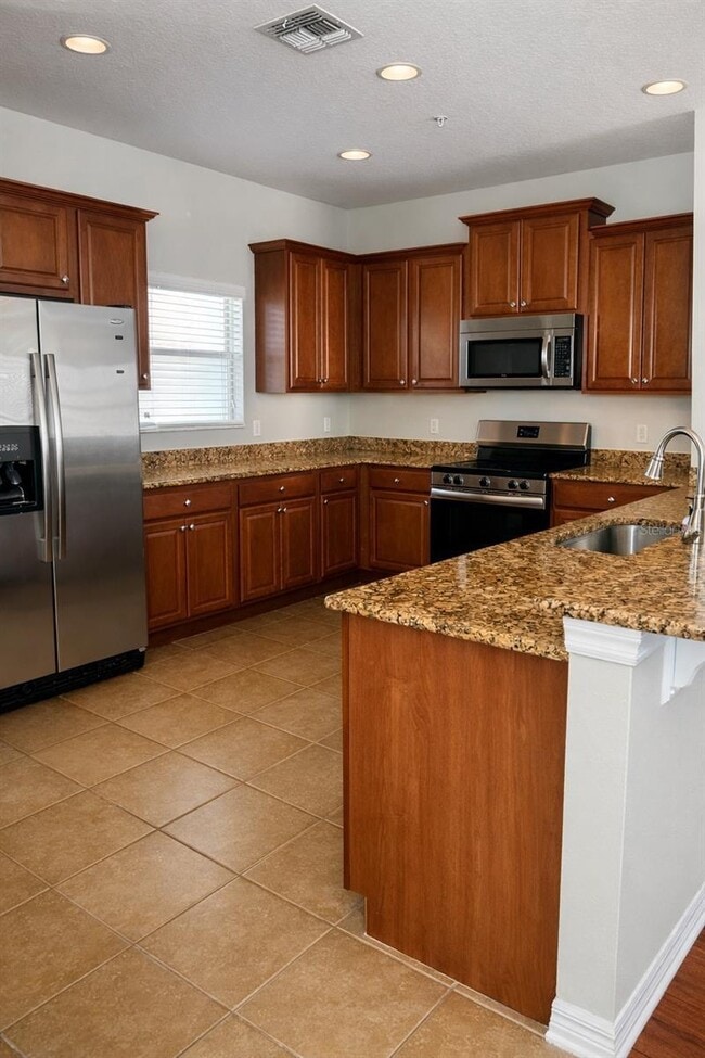 Building Photo - 1525 Cloverbay Ln