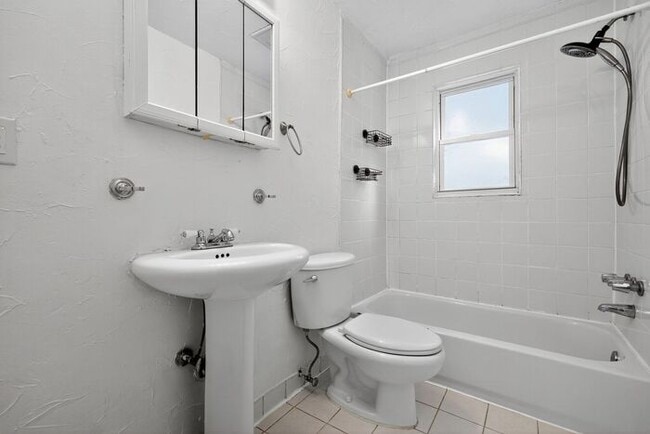 Building Photo - 9621 Narragansett Pkwy