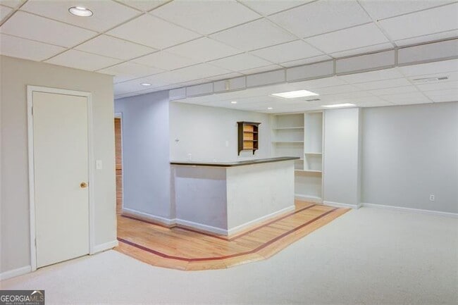 Building Photo - 639 Lakeshore Dr NW