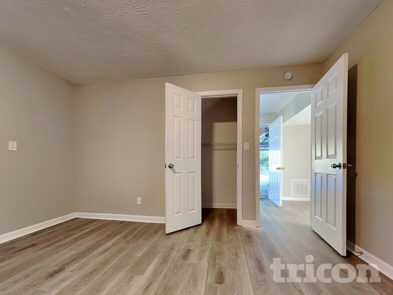 Building Photo - 2236 Windsor Dr SW