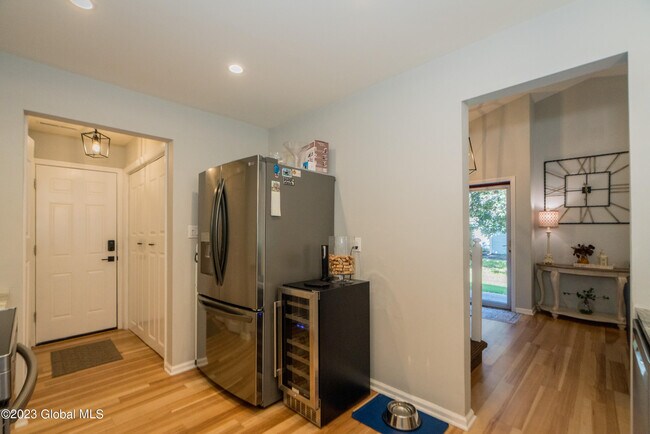Building Photo - 18 Jaipur Ln