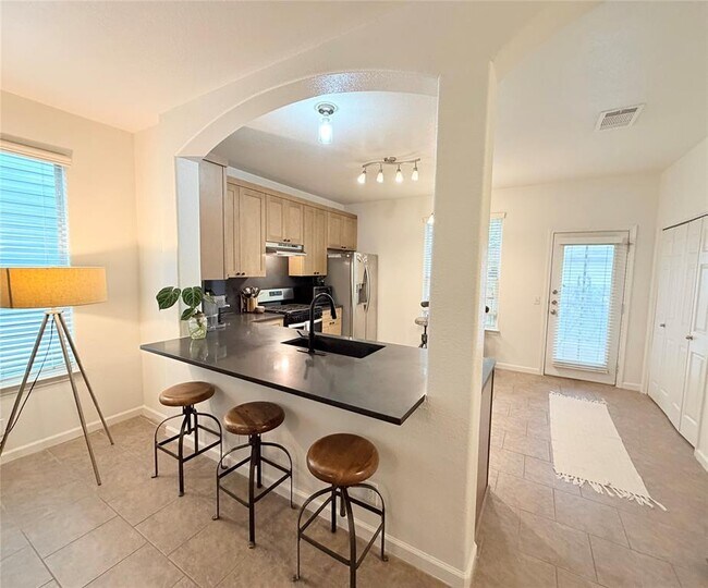 Building Photo - 2419 Allred Dr