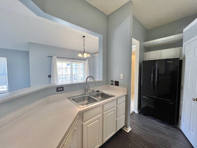 Building Photo - Spacious Amelia Condo!