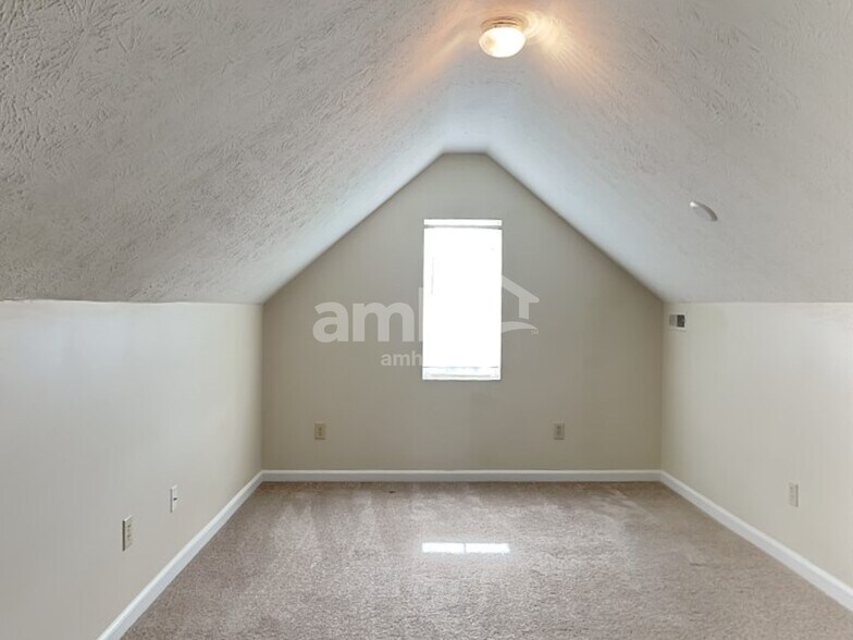 Building Photo - 17023 Puntledge Dr