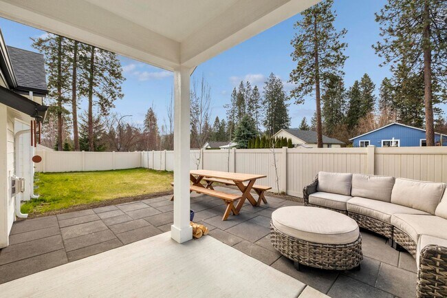 Building Photo - Peaceful North Idaho Retreat -- Quiet Cul-...