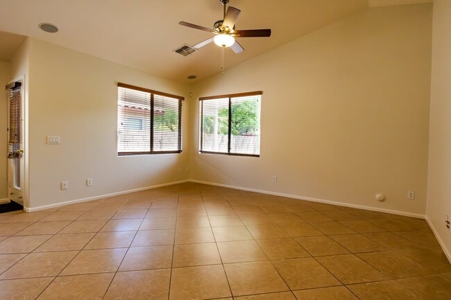 Building Photo - Spacious North Phoenix Home