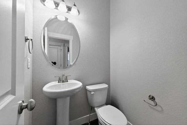 Building Photo - 8479 Cromwell Dr