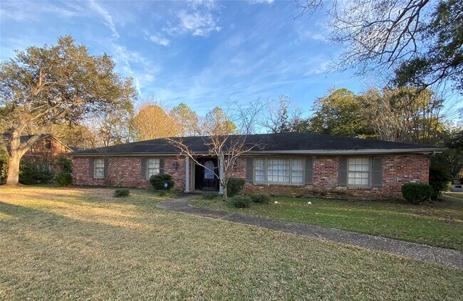 Building Photo - 2439 Hermitage Dr