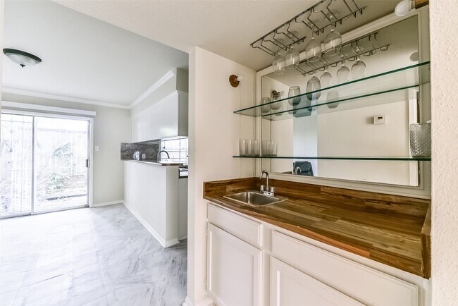 Building Photo - 5917 Fairdale Ln