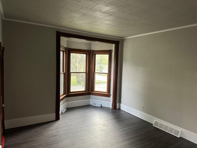 Building Photo - For Rent: 3 Bed / 1 Bath Home in Oconto