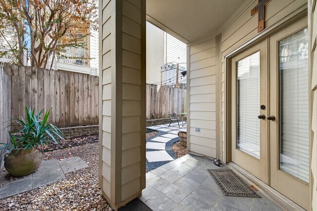 Building Photo - 410 Fowler St