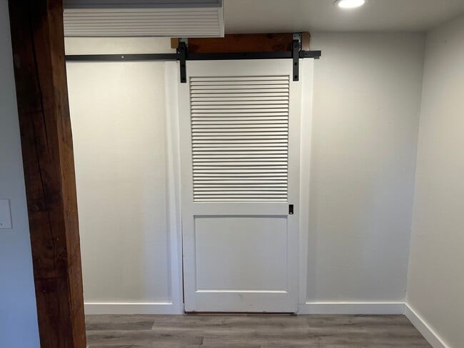 Building Photo - Serene, private setting in the Seahurst neighborhood