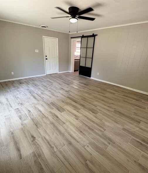 Building Photo - 4669 Durbin Ave
