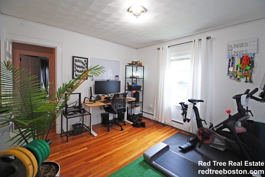 Building Photo - 841 Fellsway W