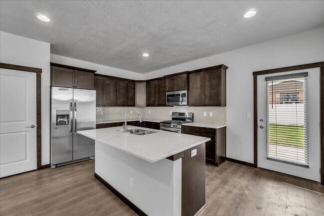 Building Photo - Charming 3 Bed and 2 Bath Home