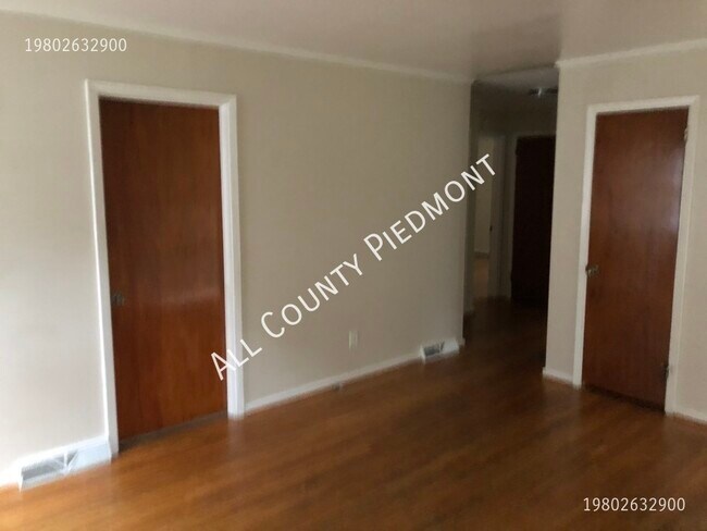 Building Photo - 1925 Kennesaw Dr