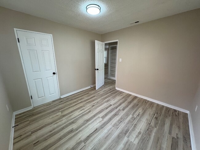 Building Photo - 6120 E 24th St