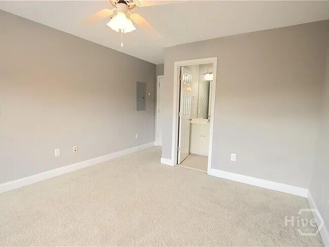 Building Photo - 460 S Barnett Shoals Rd