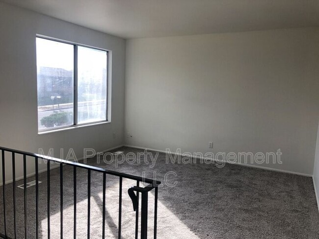 Building Photo - 4936 S La Brea St