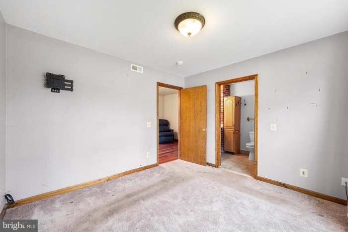 Building Photo - 6 Tiffany Pl