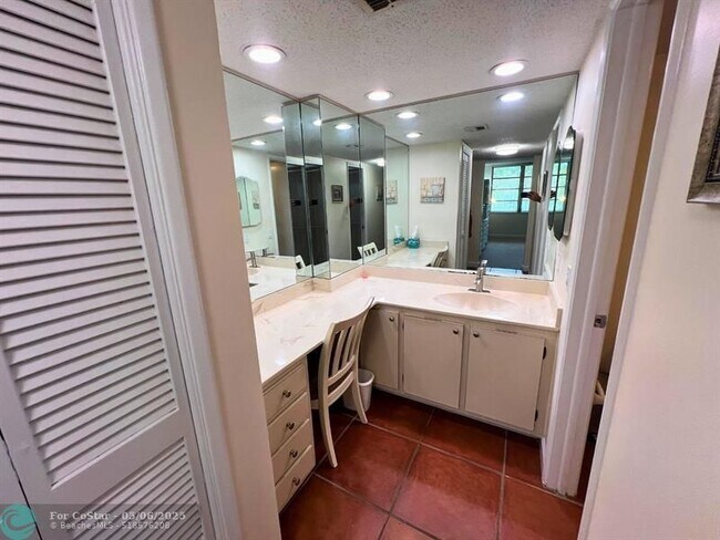 Building Photo - 933 Cypress Grove Dr