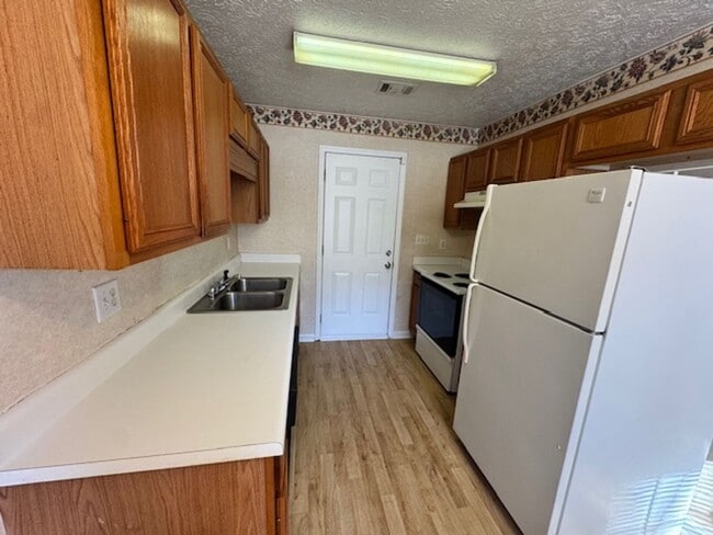 Building Photo - 135 Ridgefield Dr