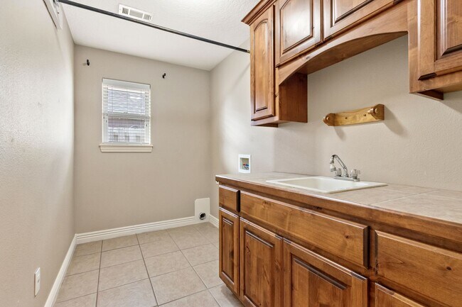 Building Photo - Wonderful home centrally located in Centerton with SOLAR - cut your electric bill down tremendously!