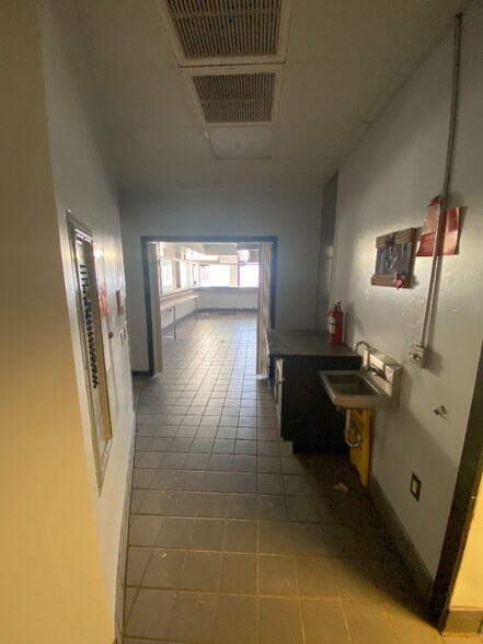 Building Photo - 161 E Main St