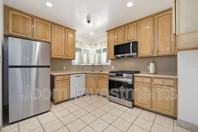 Building Photo - 1007 Monterey Rd