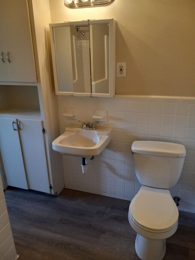 Building Photo - Newly renovated spacious 1 bedroom