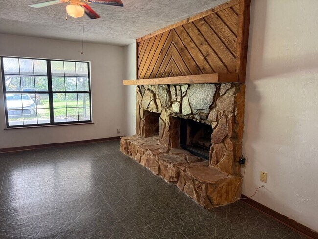 Building Photo - 16326 NW 118th Pl